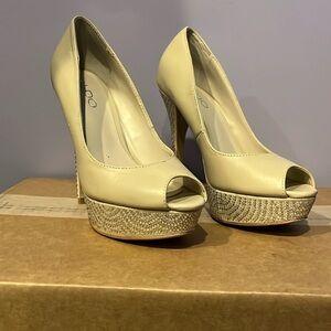Aldo light beige pepe toes with rhinestones size 6.5